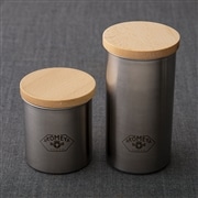 AKOMEYAステンレスキャニスター　S（左）