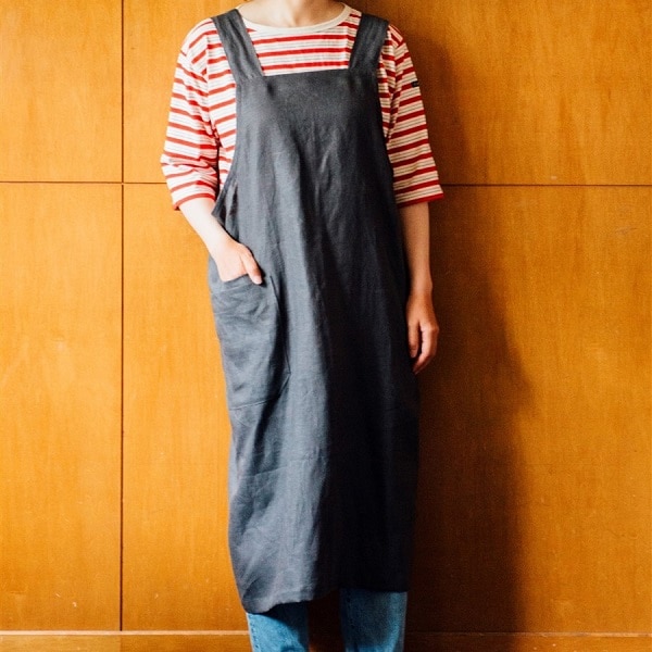 AKOMEYA　リネンクロスエプロン　グレー