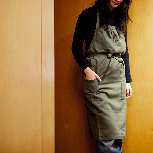 AKOMEYA　フレンチリネンエプロン(カーキ)