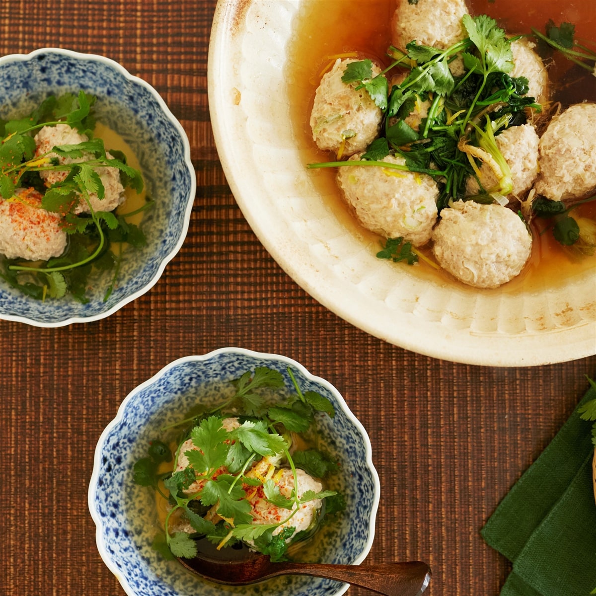 【Vol.58】レパートリーを広げましょう！ 料理家・野口真紀が提案する、アコメヤの出汁を使ってつくる「ふわふわ鶏だんごとパクチーの鍋」