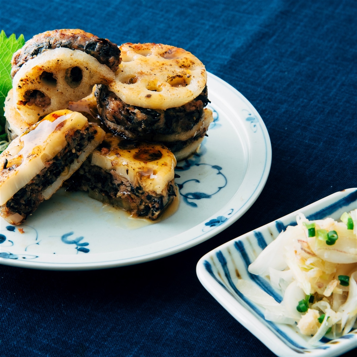 「蓮根と鰹ひじきそぼろのはさみ焼き」と「みょうがと蕪の鯛山椒和え」